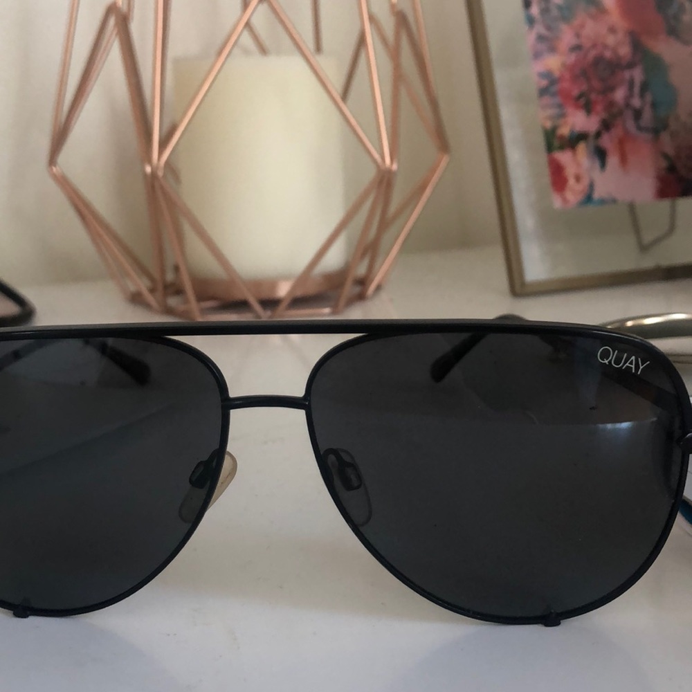 Quay Black Aviators